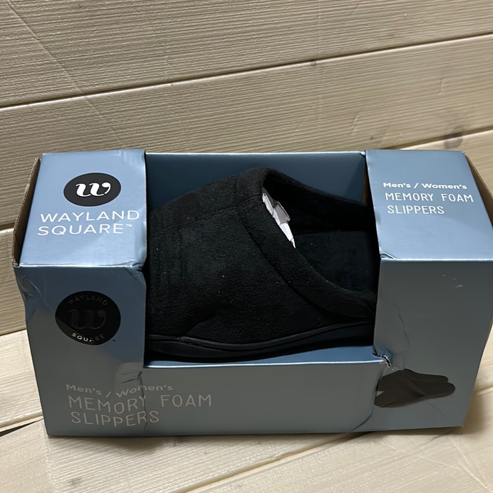 Men’s/women’s memory foam slippers NWT